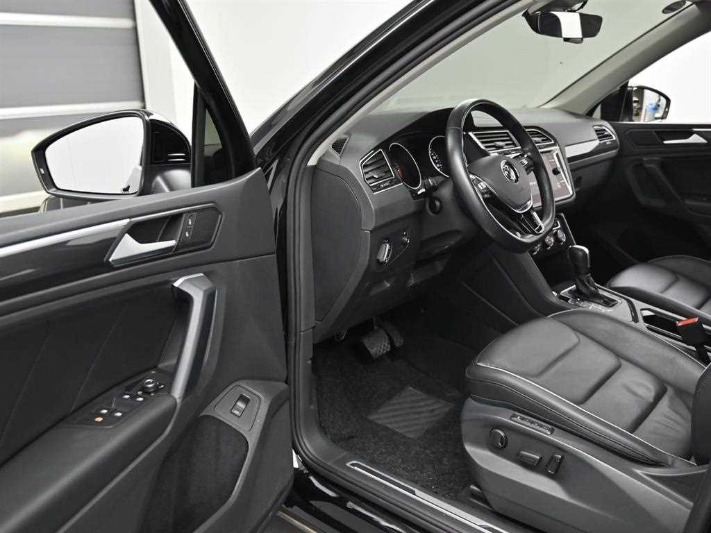 Volkswagen Tiguan — photo 11
