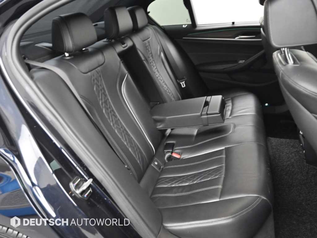 BMW 5-Series — photo 12