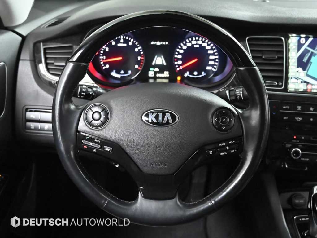 Kia K9 — photo 13