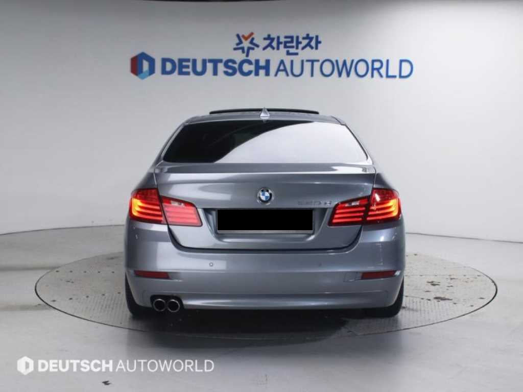 BMW 5-Series — photo 04