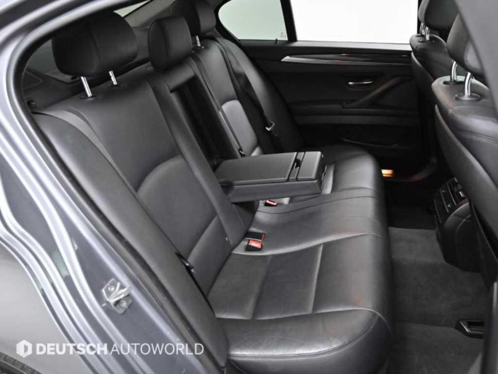 BMW 5-Series — photo 12