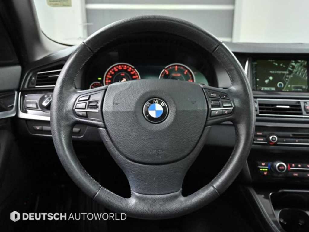 BMW 5-Series — photo 13