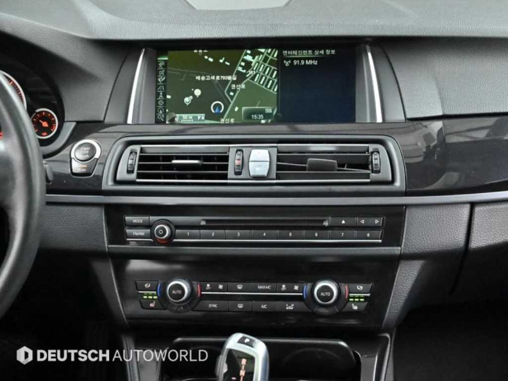 BMW 5-Series — photo 14