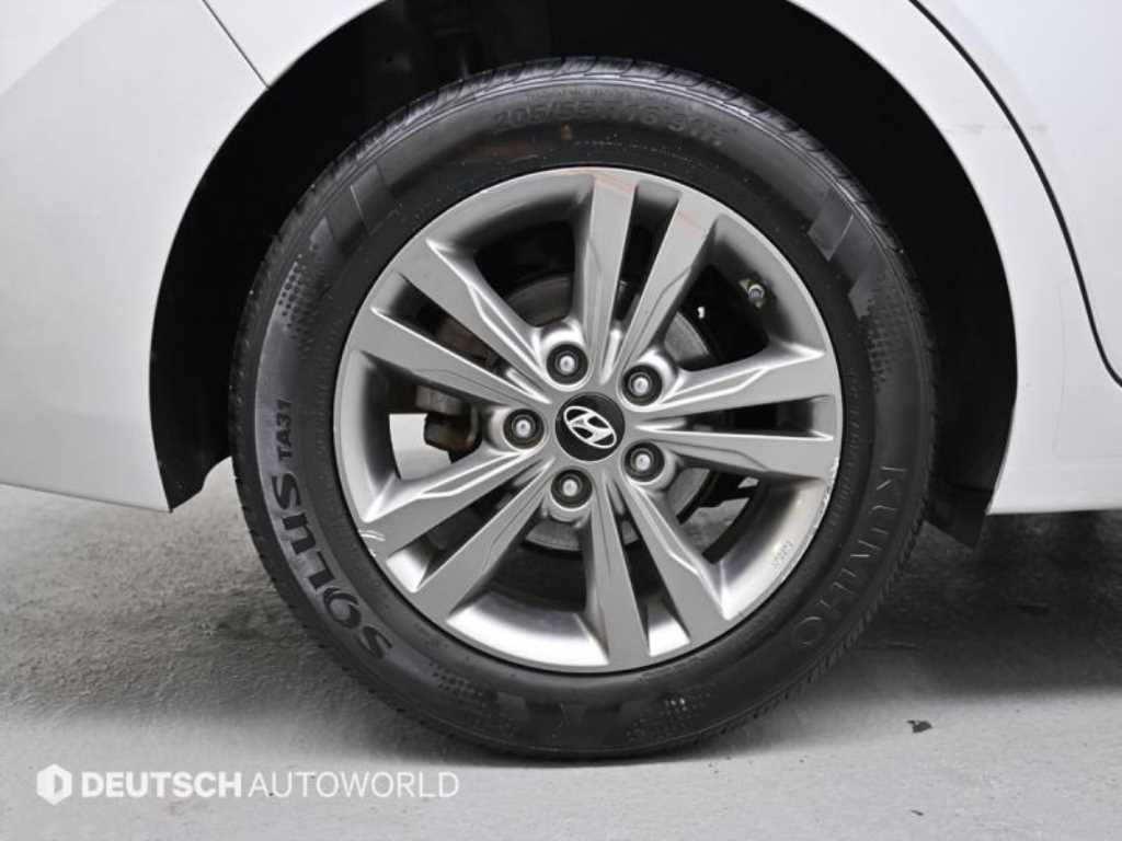 Hyundai Avante — photo 05