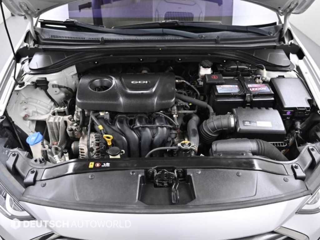 Hyundai Avante — photo 06