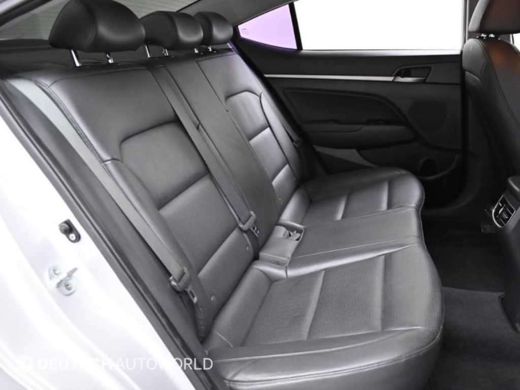 Hyundai Avante — photo 12