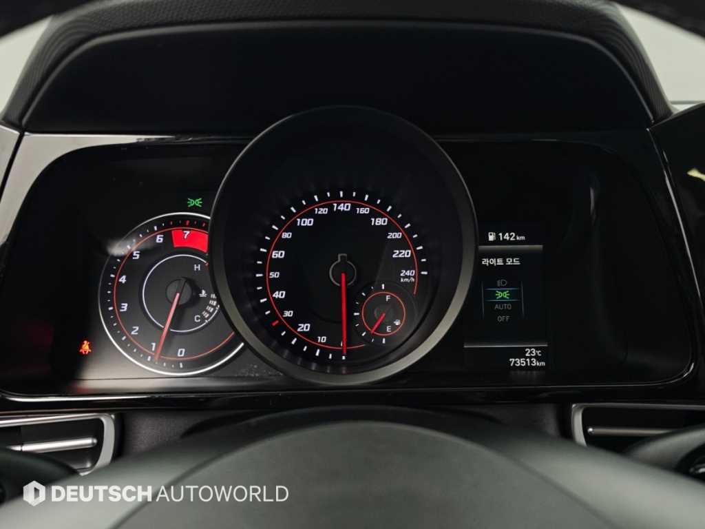 Hyundai Avante — photo 08