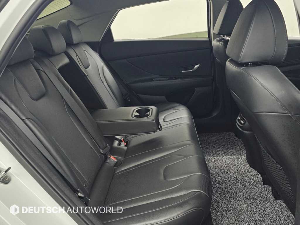 Hyundai Avante — photo 12