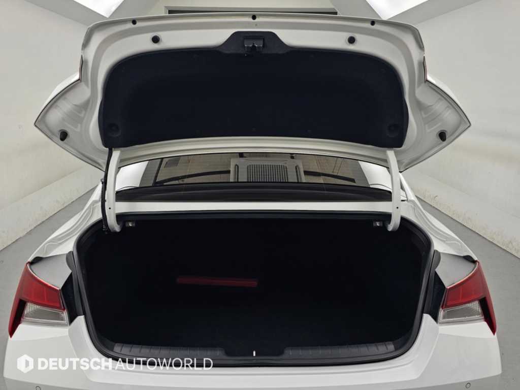 Hyundai Avante — photo 19