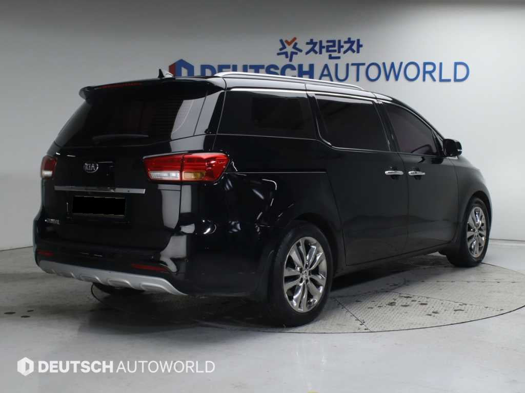 Kia Carnival — photo 02