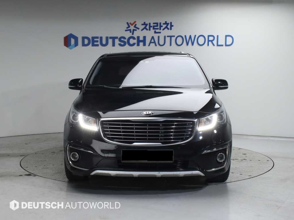 Kia Carnival — photo 03