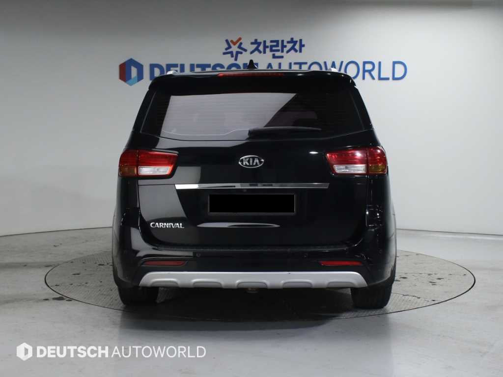 Kia Carnival — photo 04