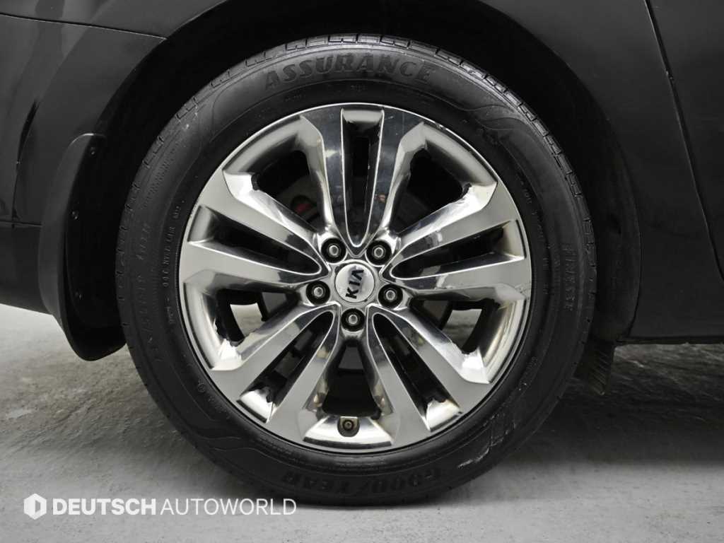 Kia Carnival — photo 05