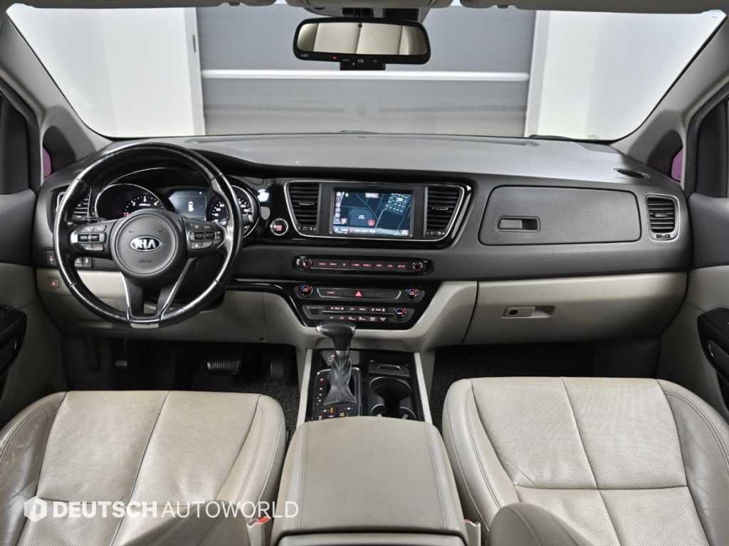 Kia Carnival — photo 07