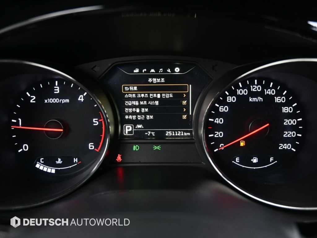 Kia Carnival — photo 08