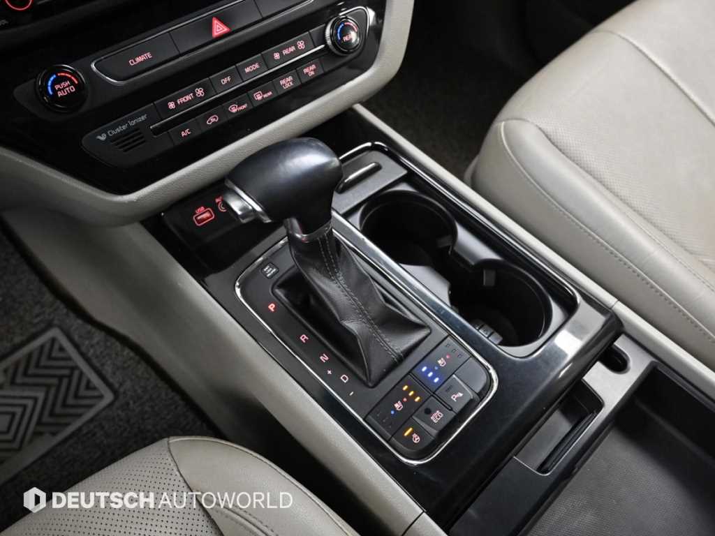 Kia Carnival — photo 09