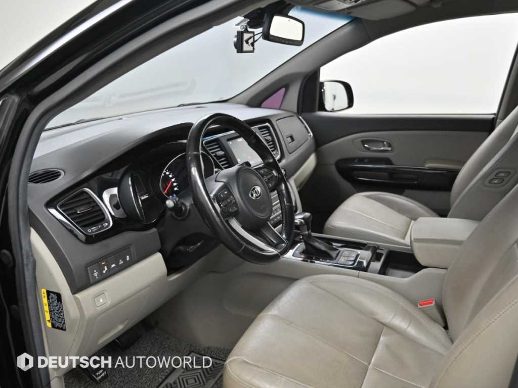 Kia Carnival — photo 11