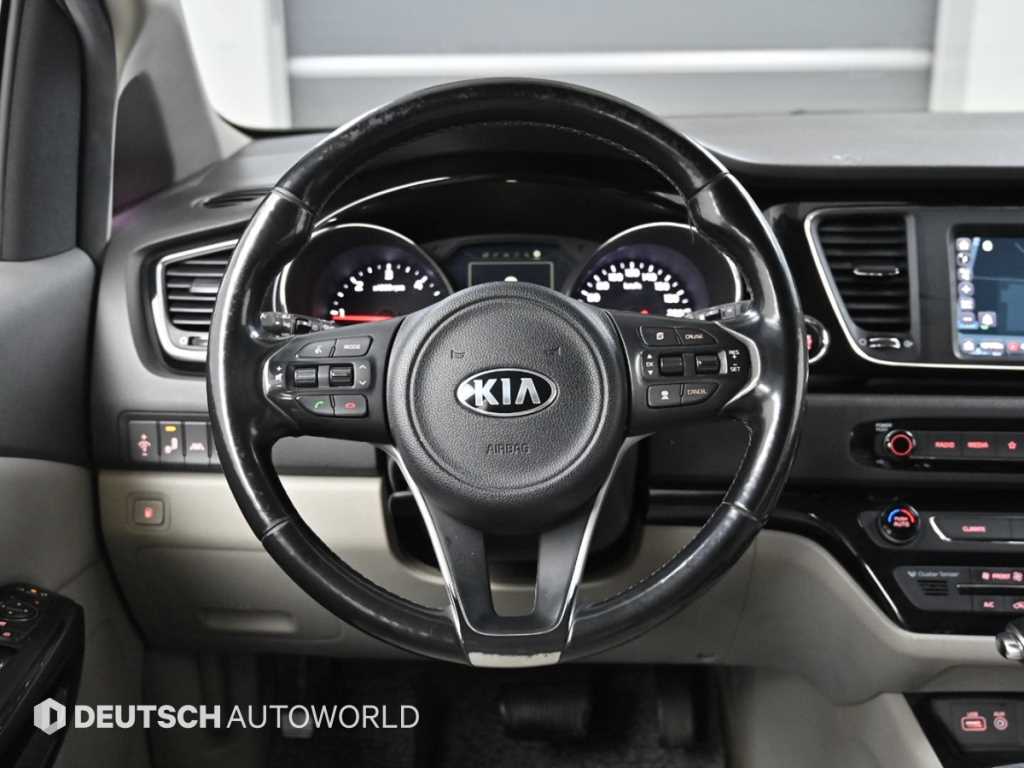 Kia Carnival — photo 13