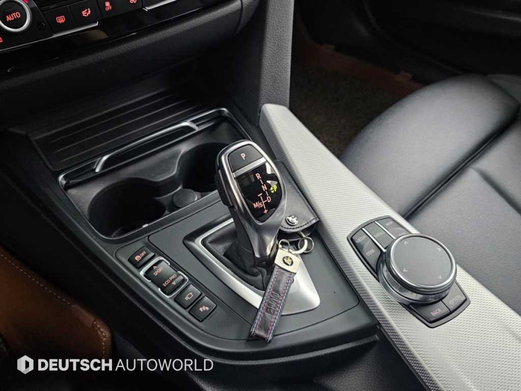 BMW 3-Series — photo 09