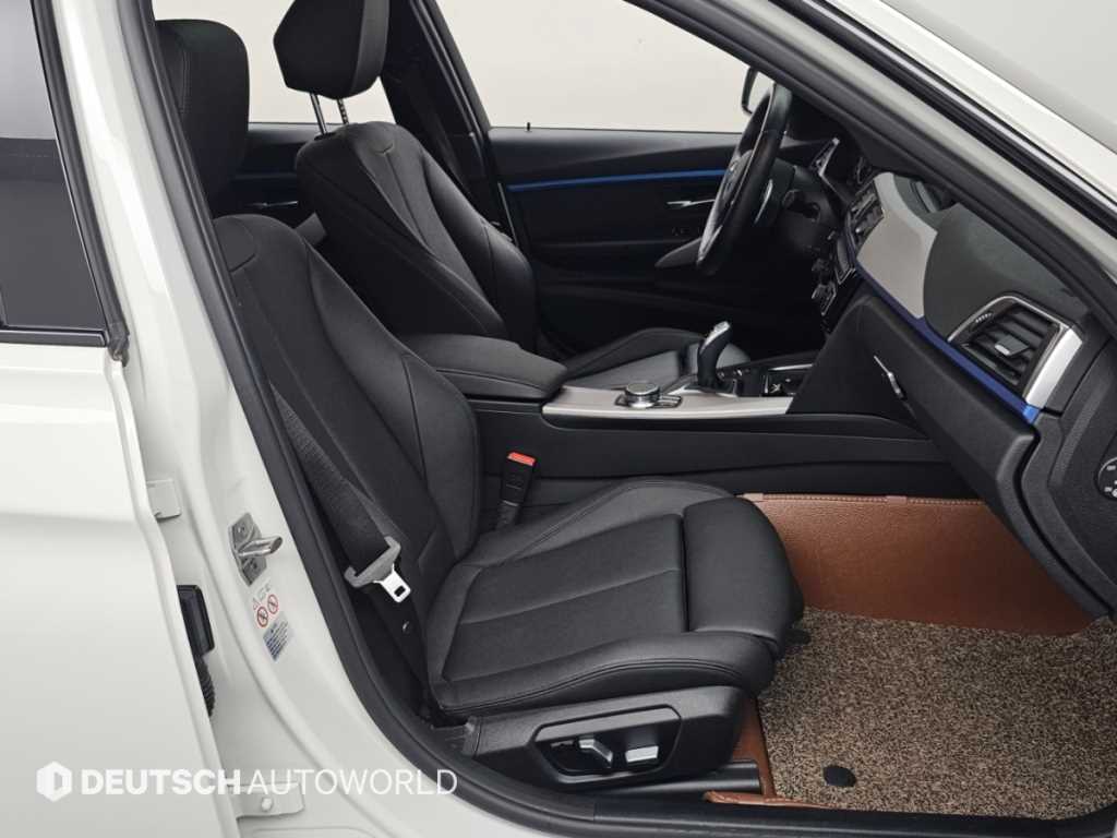 BMW 3-Series — photo 10