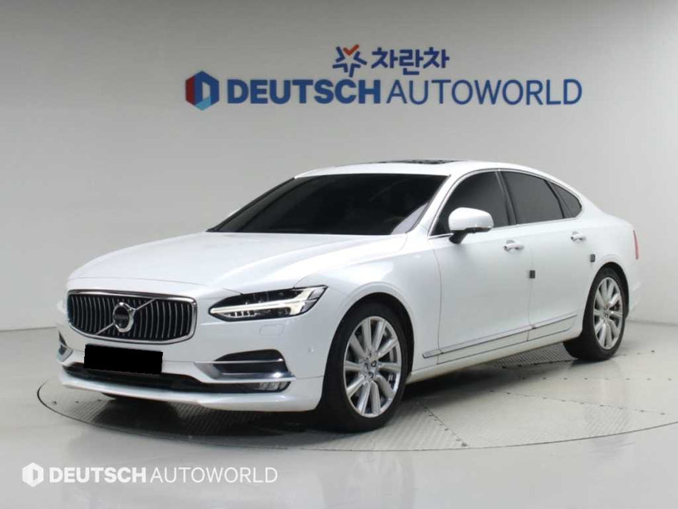 Volvo S90 — photo 01