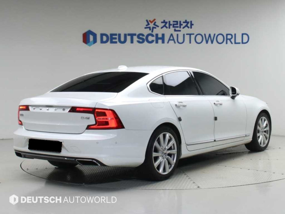 Volvo S90 — photo 02