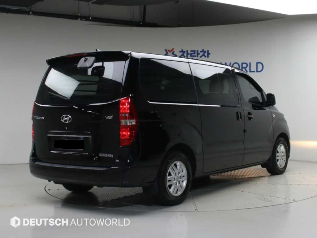 Hyundai Starex — photo 02