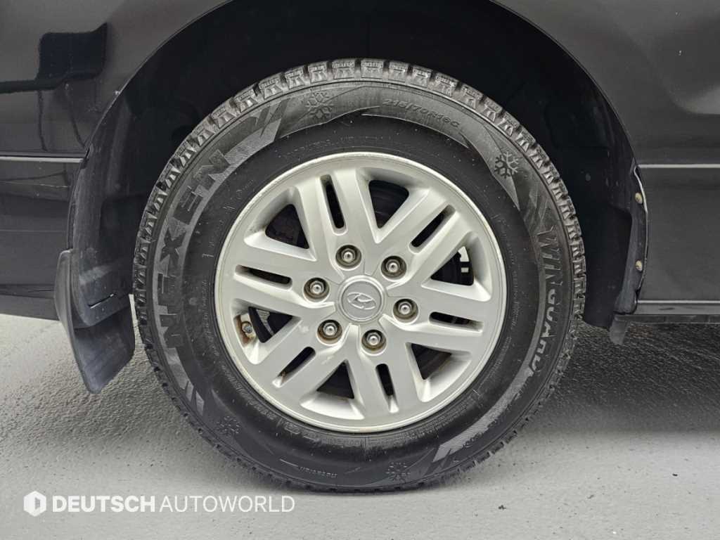 Hyundai Starex — photo 05