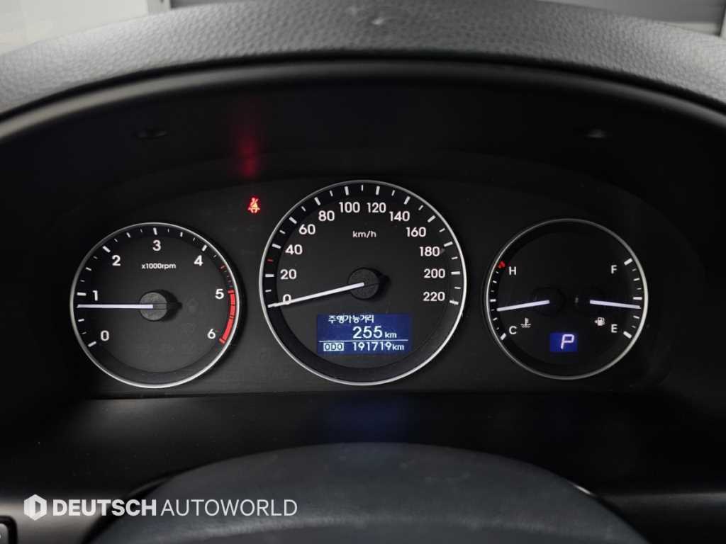 Hyundai Starex — photo 08