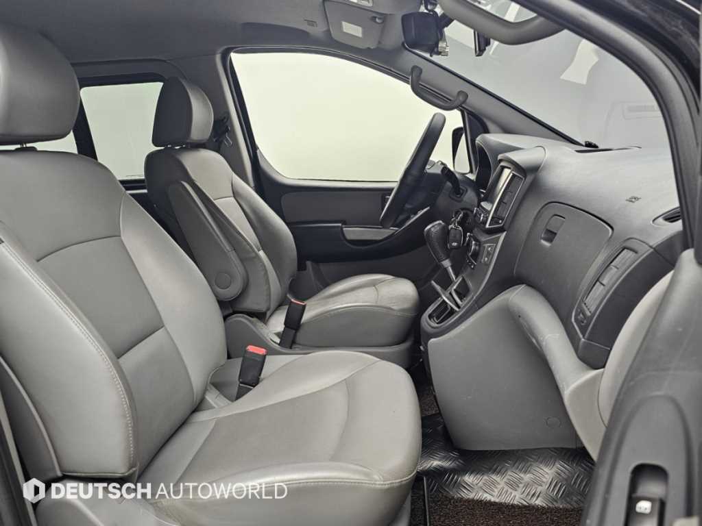 Hyundai Starex — photo 10