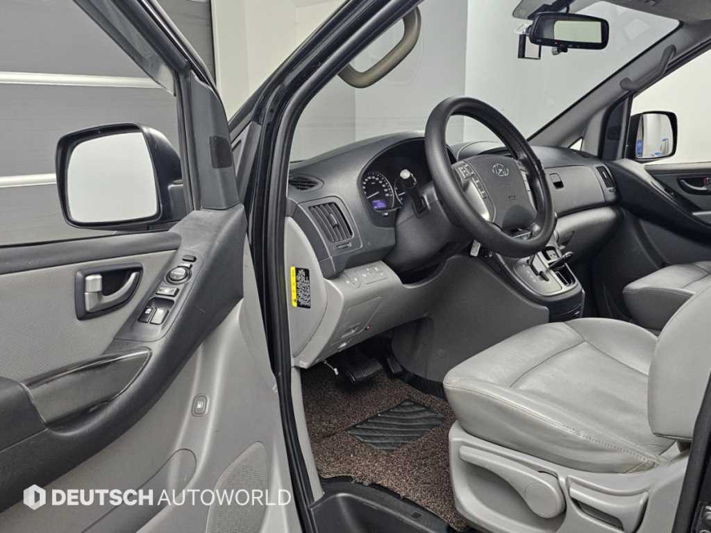 Hyundai Starex — photo 11