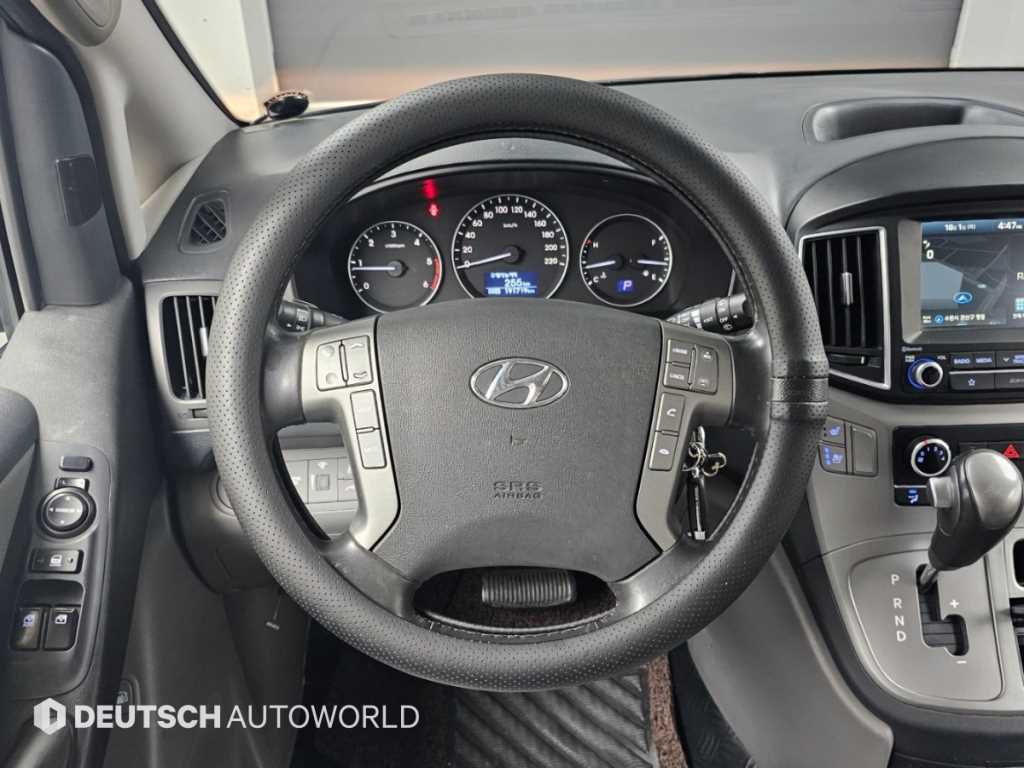 Hyundai Starex — photo 13