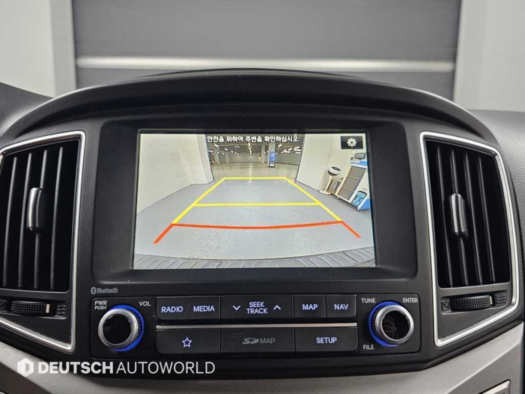 Hyundai Starex — photo 15