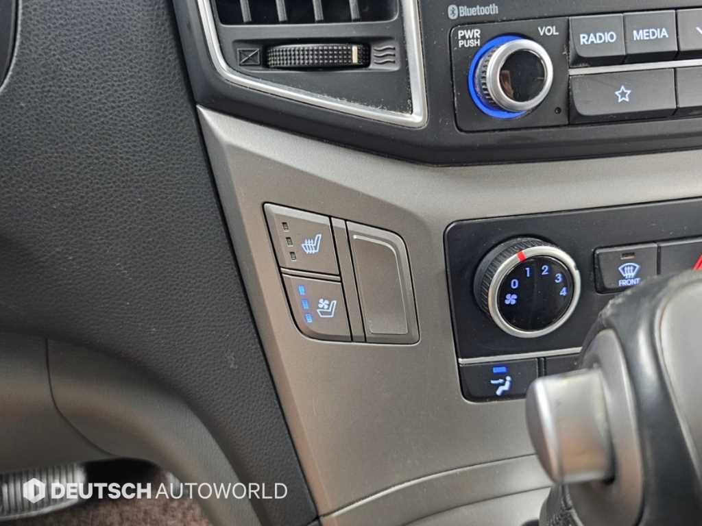Hyundai Starex — photo 17