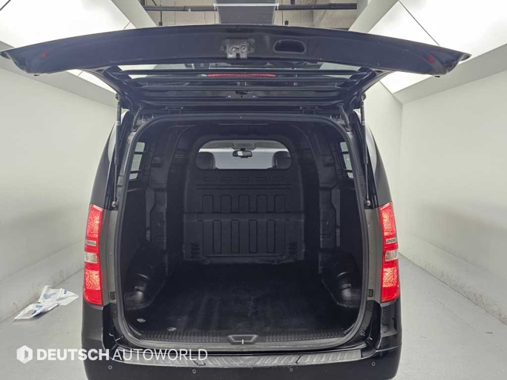 Hyundai Starex — photo 19