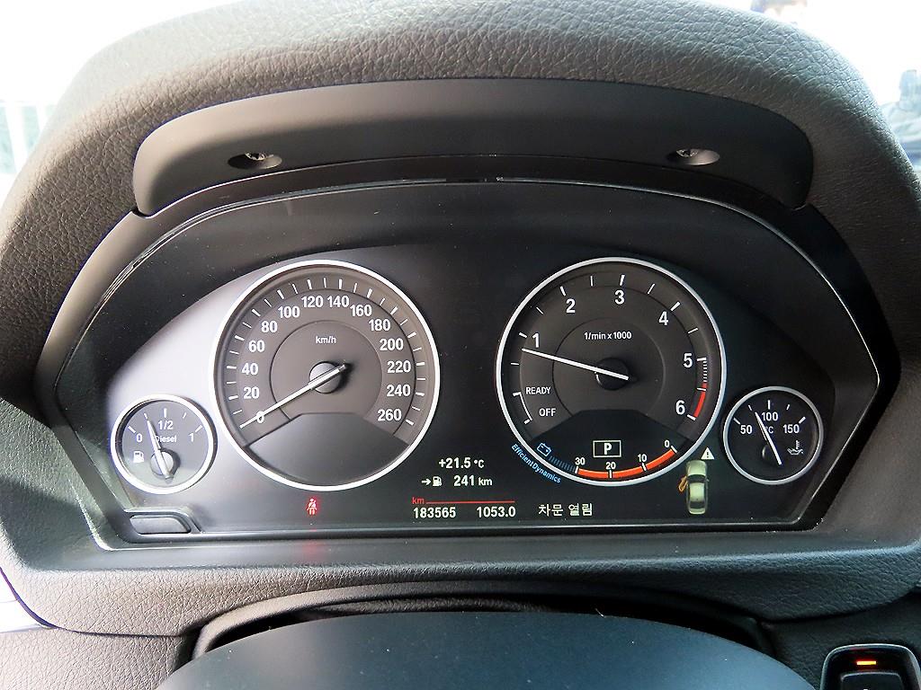 BMW 3-Series — photo 09