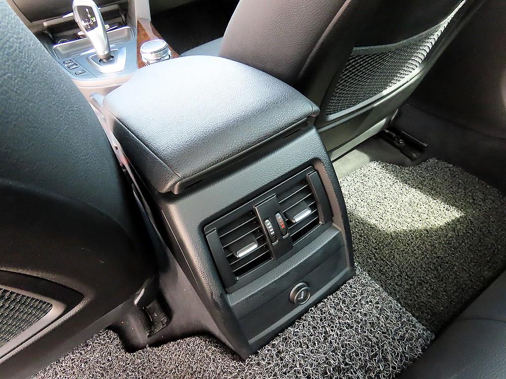 BMW 3-Series — photo 17