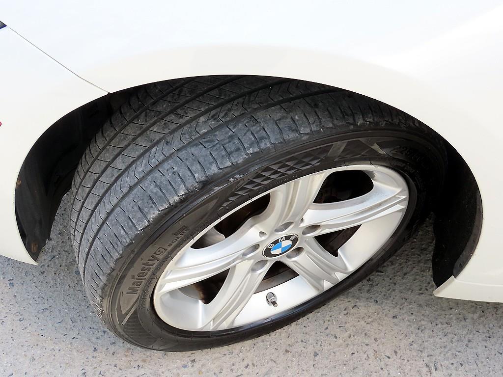 BMW 3-Series — photo 20