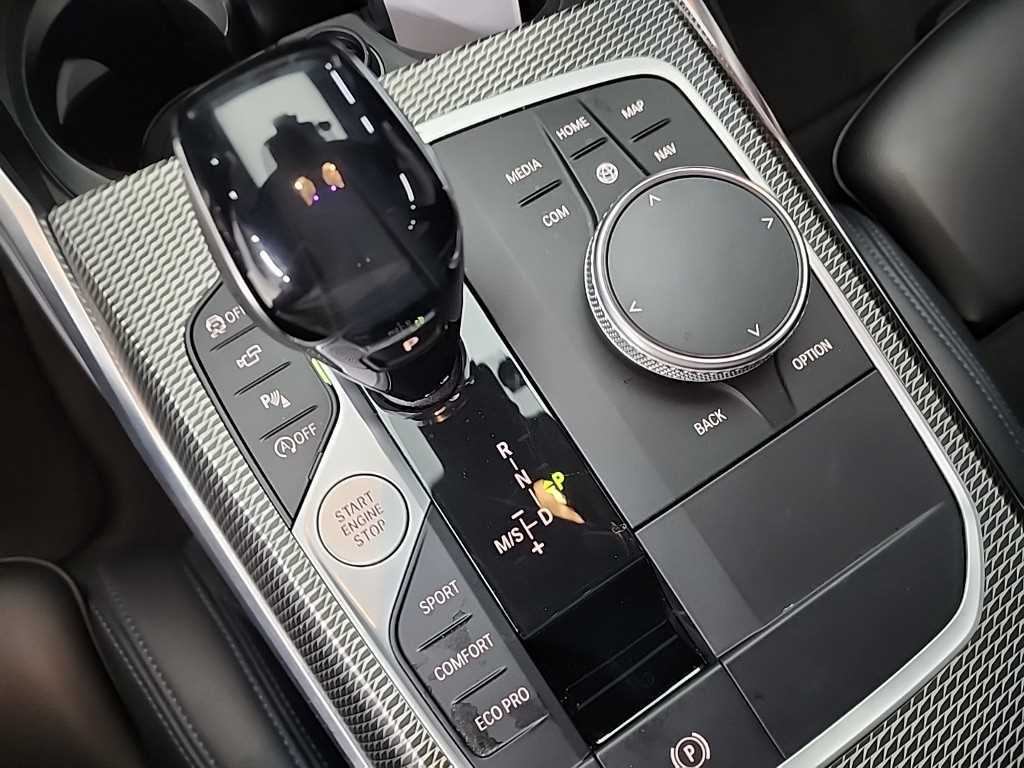BMW 3-Series — photo 08