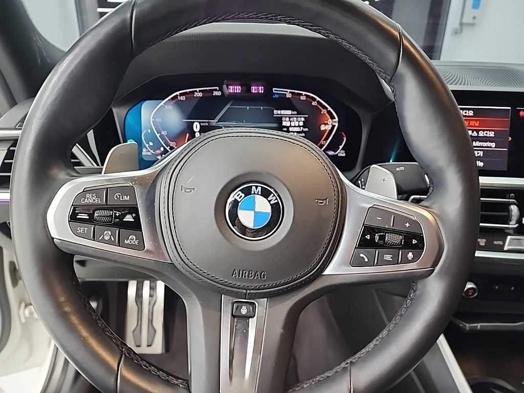 BMW 3-Series — photo 09