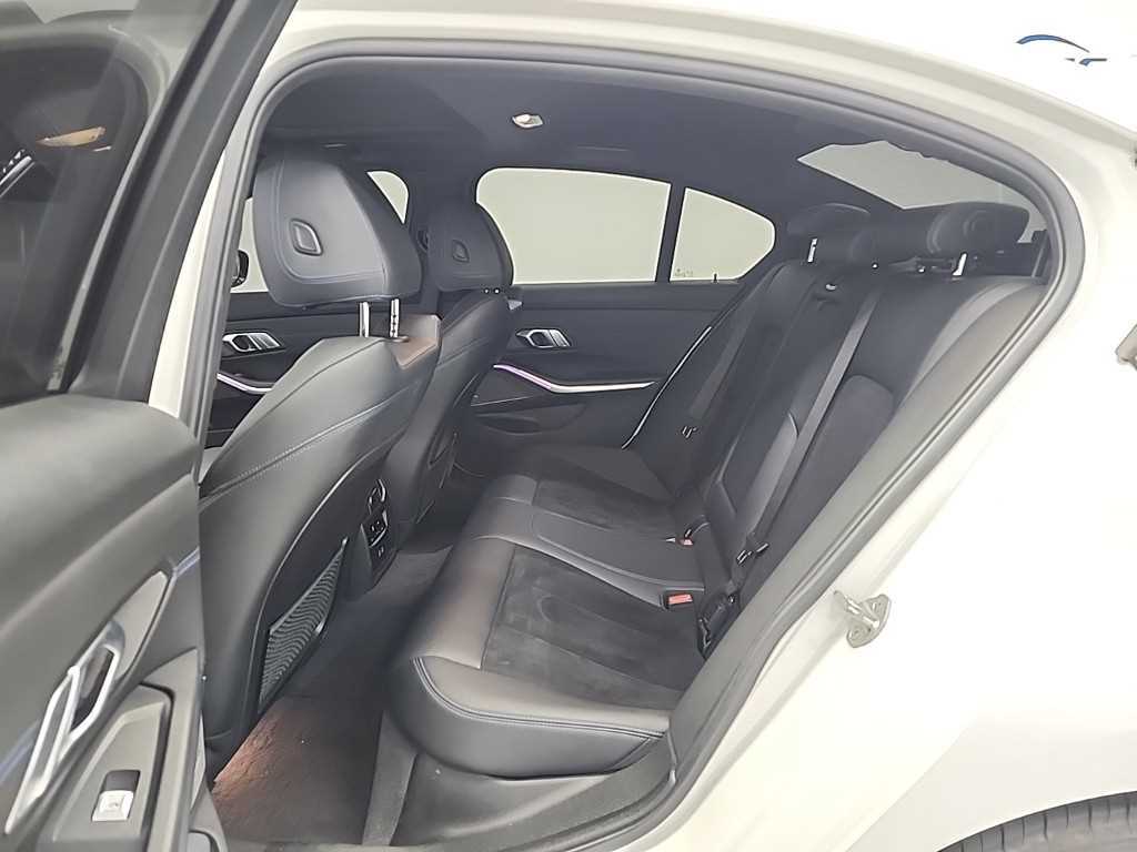 BMW 3-Series — photo 12