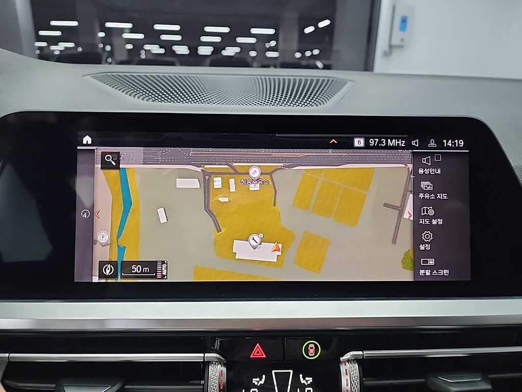 BMW 3-Series — photo 15