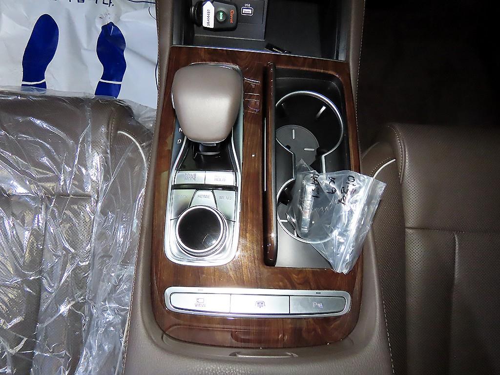 Kia K9 — photo 12