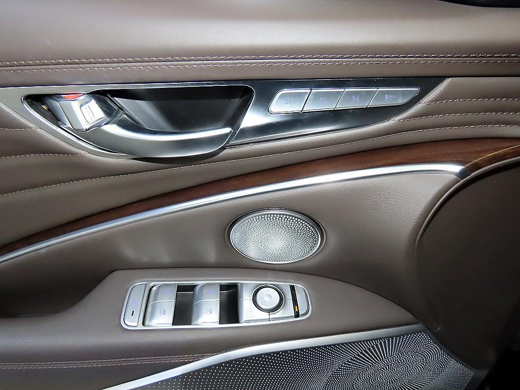 Kia K9 — photo 13