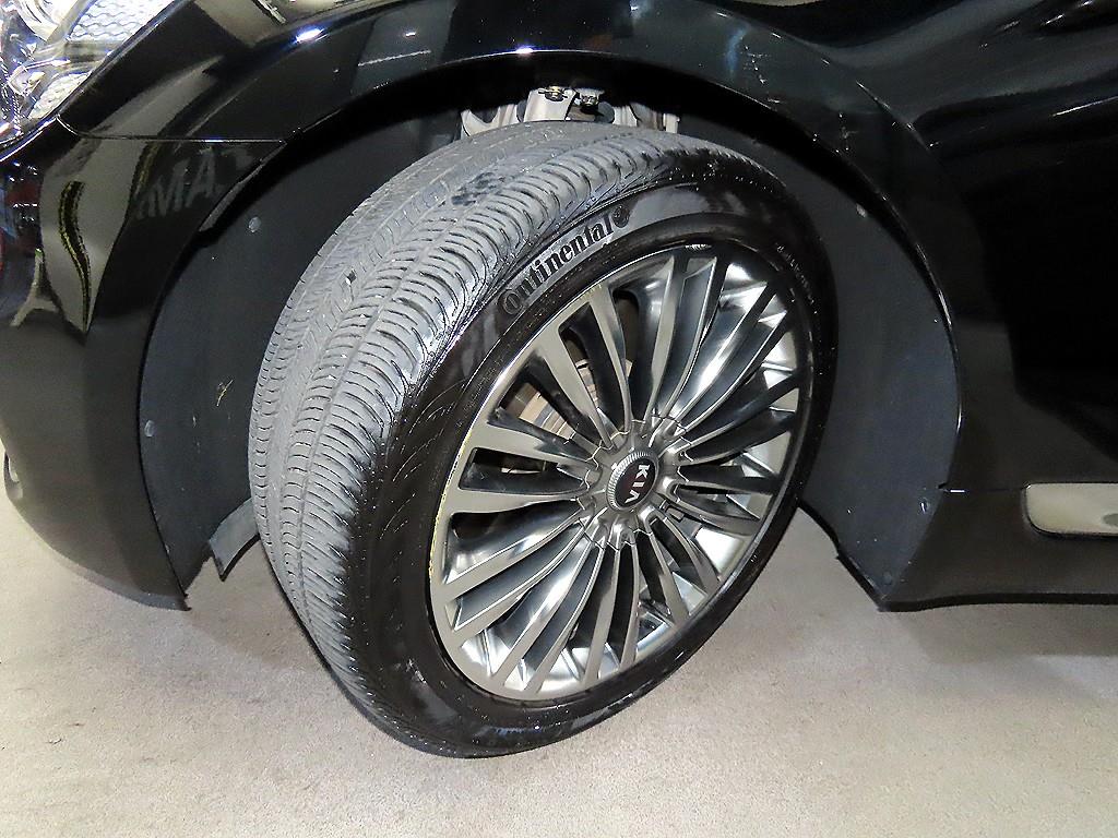 Kia K9 — photo 20