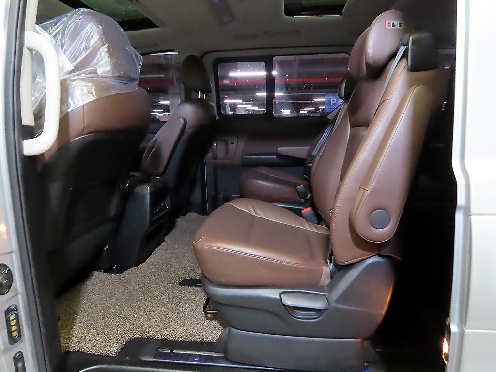 Hyundai Starex — photo 07