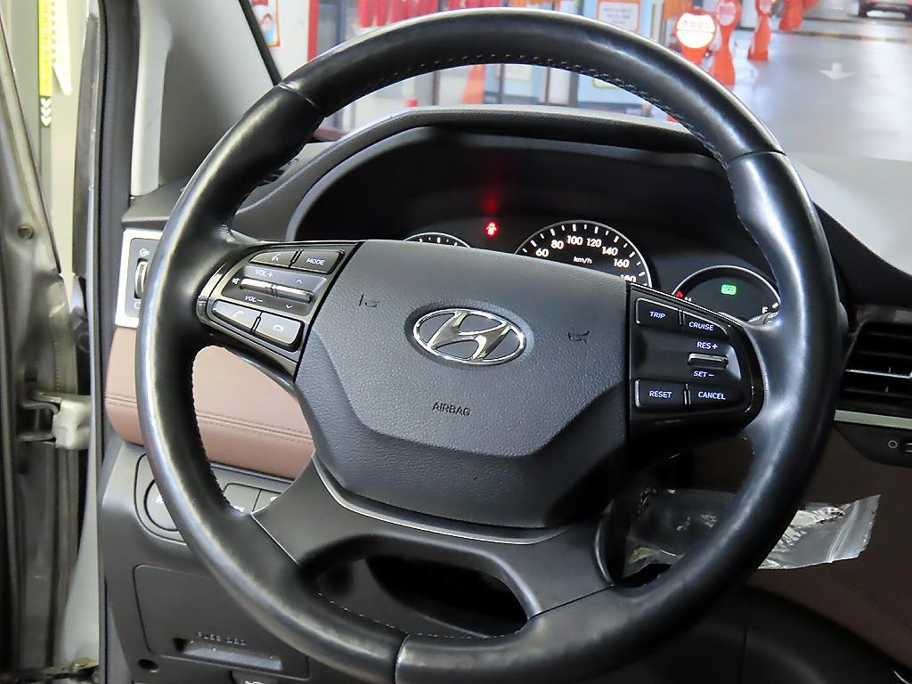 Hyundai Starex — photo 08