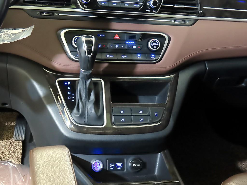 Hyundai Starex — photo 12