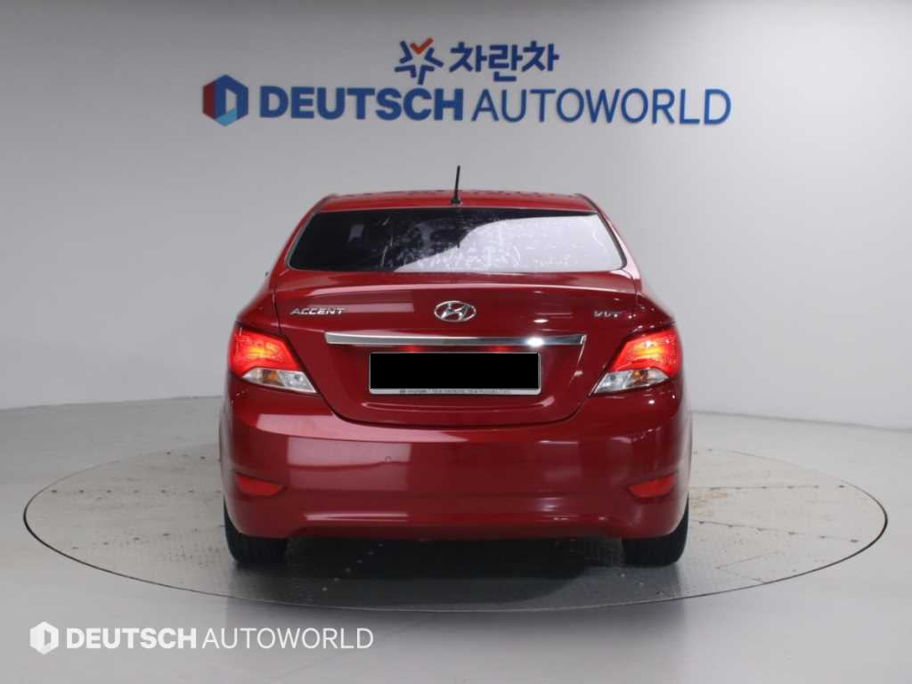 Hyundai Accent — photo 04