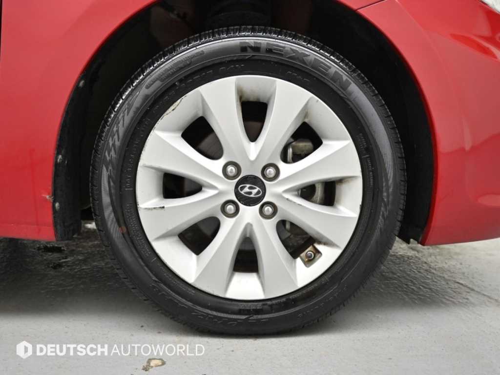Hyundai Accent — photo 05
